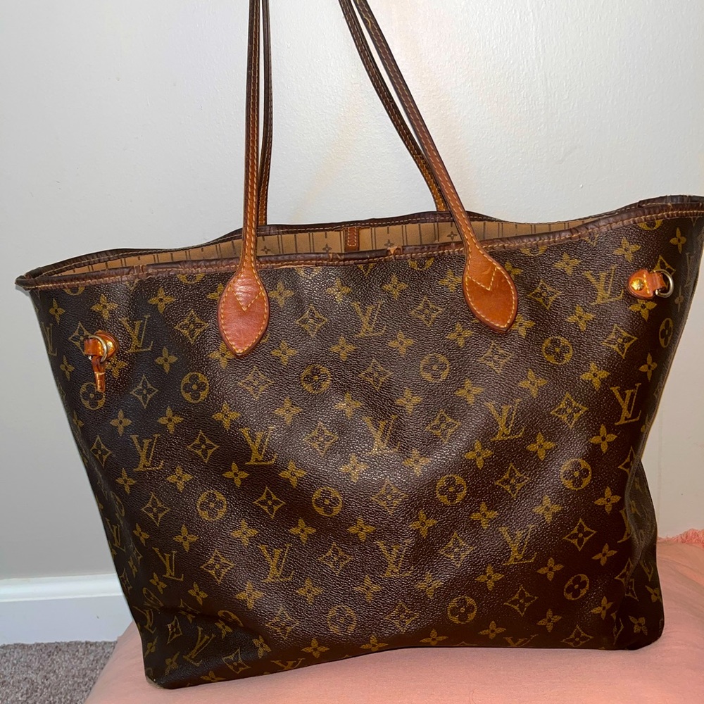 The Louis Vuittion 
Neverfull GM tote